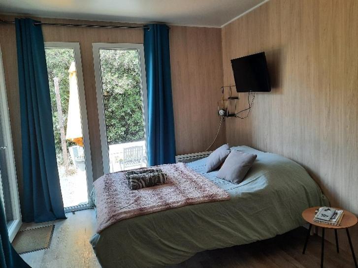 Le Lodge Des Chenes Brousses-et-Villaret Cameră foto
